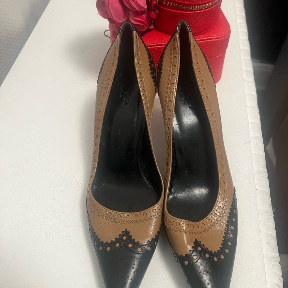 Gucci “Gia Spectator” Size 9. Never worn!